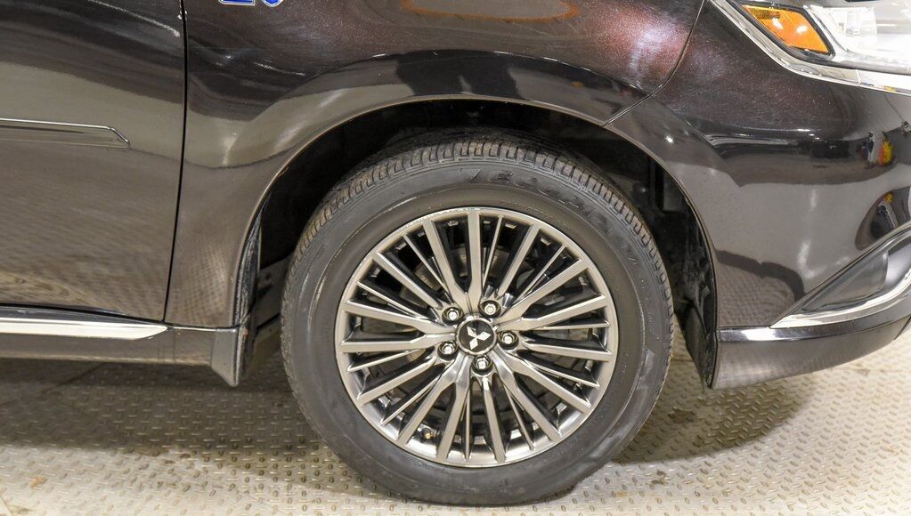 2021 Mitsubishi Outlander PHEV LE Akron OH