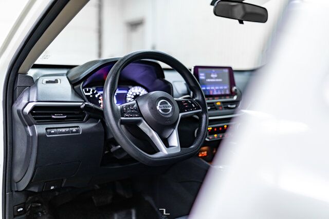 2021 Nissan Altima AWD SE PSeat BCam Red Deer AB