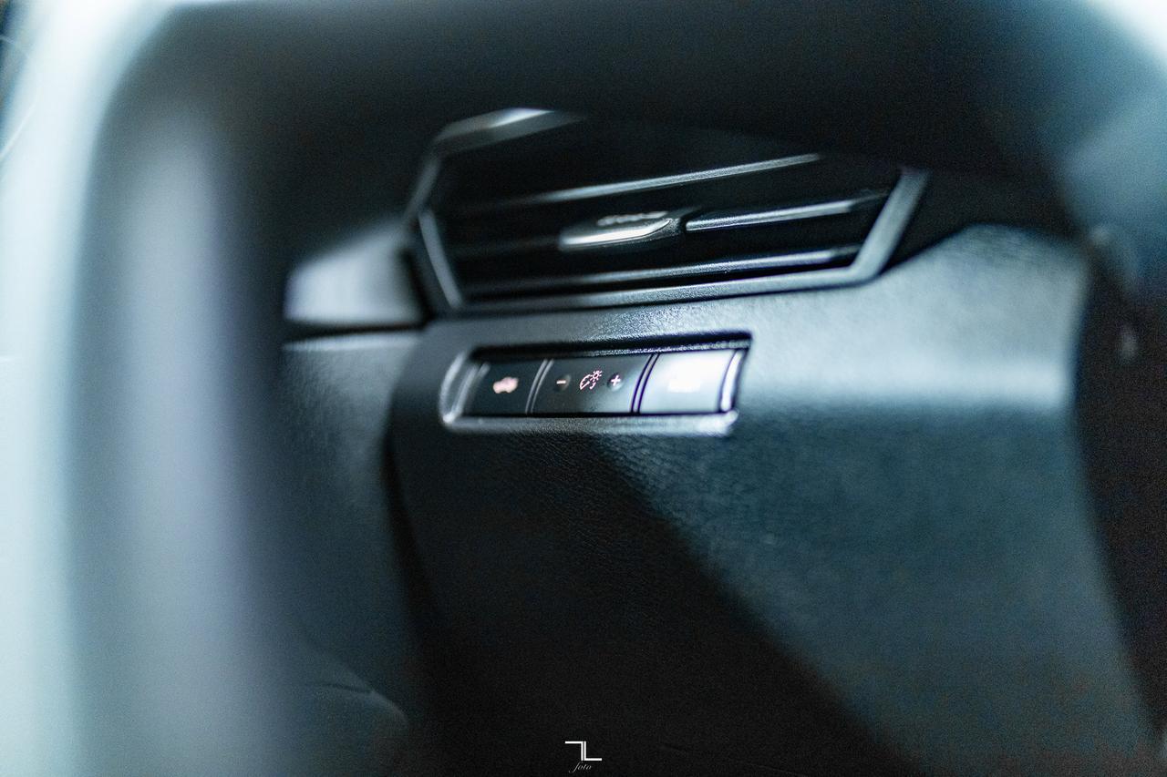 2021 Nissan Altima AWD SE PSeat BCam Red Deer AB