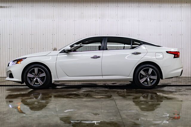 2021 Nissan Altima AWD SE PSeat BCam Red Deer AB