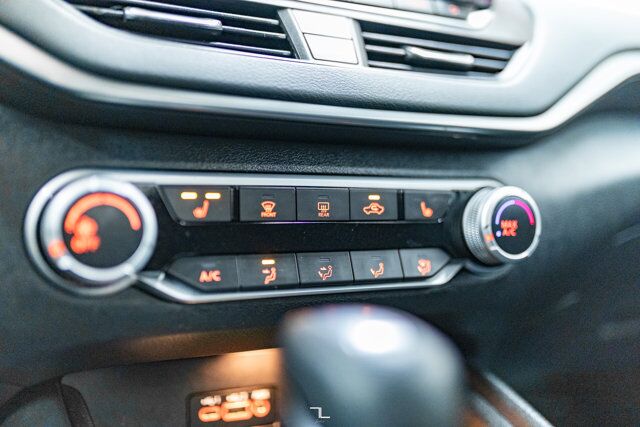 2021 Nissan Altima AWD SE PSeat BCam Red Deer AB