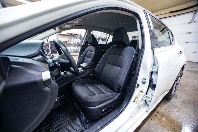 2021 Nissan Altima AWD SE PSeat BCam Red Deer AB