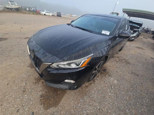 2021 Nissan Altima SR FWD