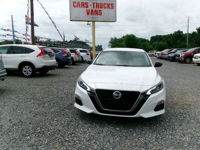 2021 Nissan Altima SR FWD