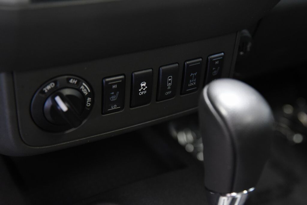 2021 Nissan Frontier PRO-4X Akron