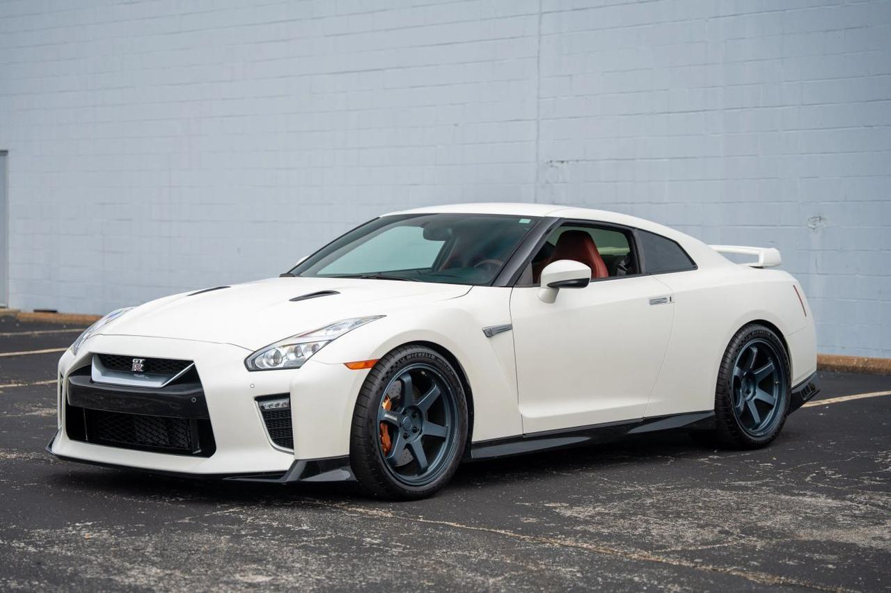2021 Nissan GT-R Premium Coupe 2D St. Louis MO