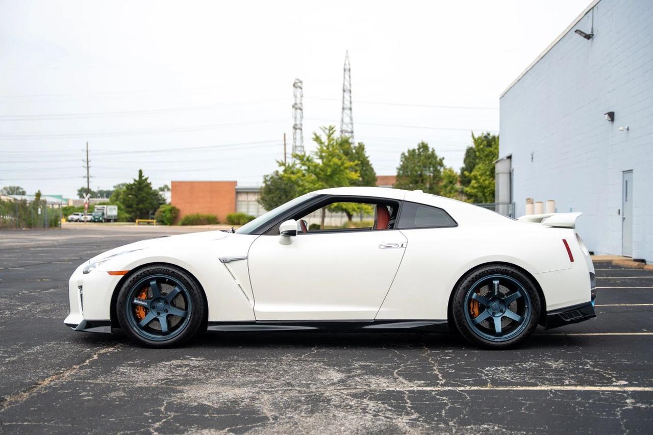 2021 Nissan GT-R Premium Coupe 2D St. Louis MO
