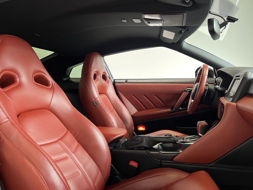 2021 Nissan GT-R Premium photo 21