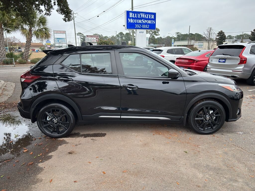 2021 Nissan Kicks SR