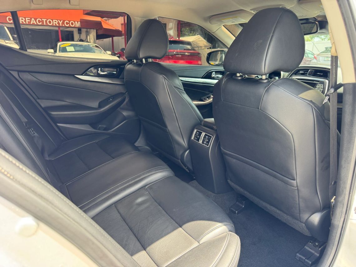 2021 Nissan Maxima SV Sedan 4D