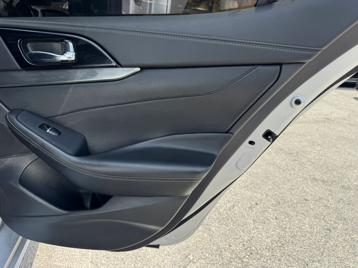 2021 Nissan Maxima SV Sedan 4D