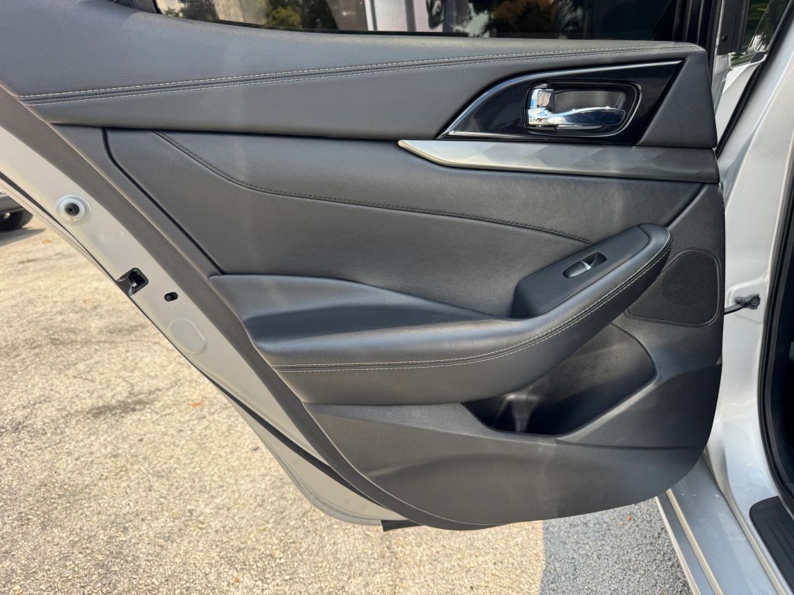 2021 Nissan Maxima SV Sedan 4D
