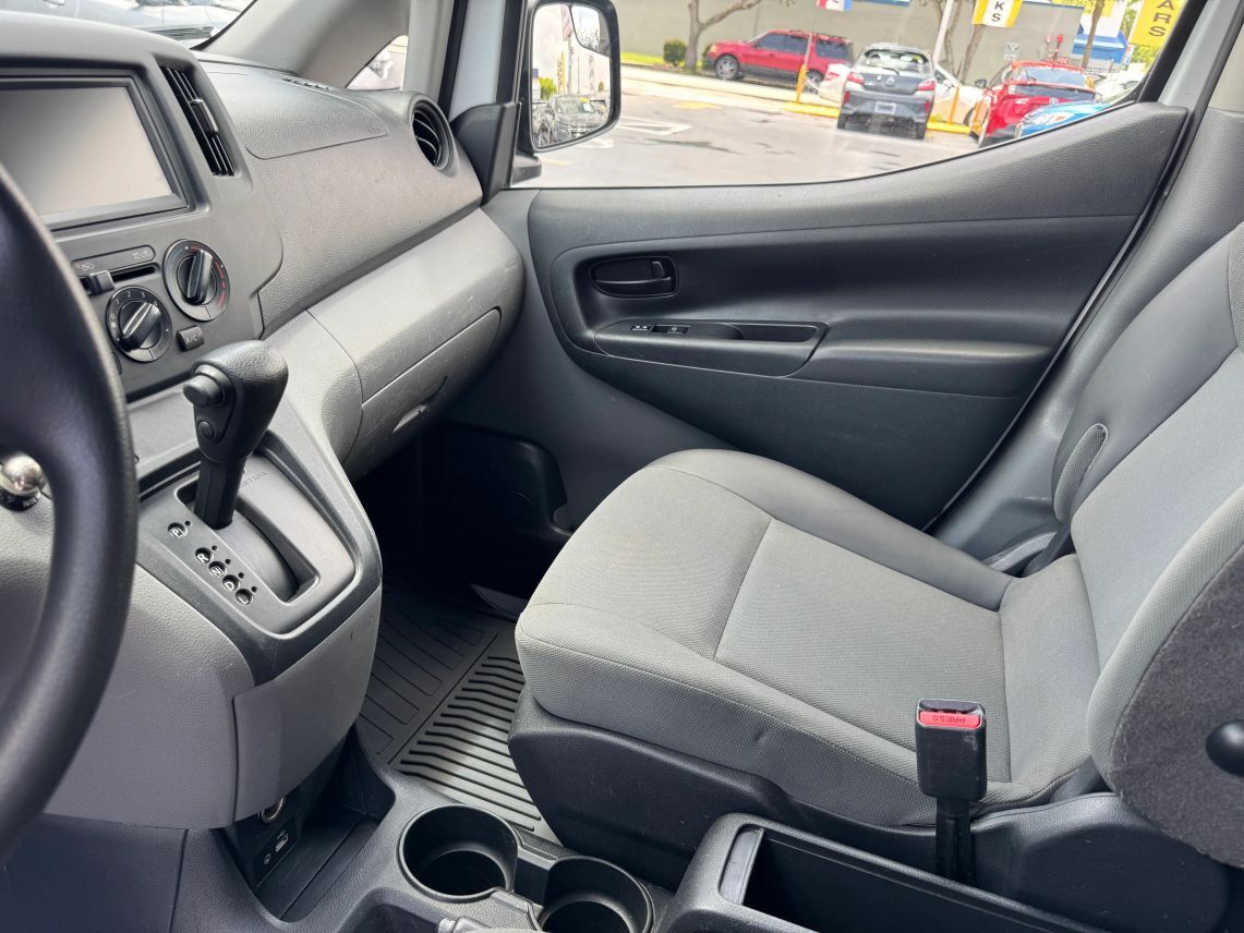 2021 Nissan NV200 S Van 4D
