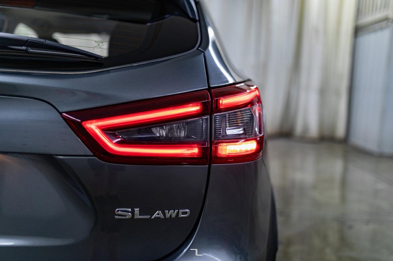 2021 Nissan Qashqai AWD SL Platinum Red Deer AB