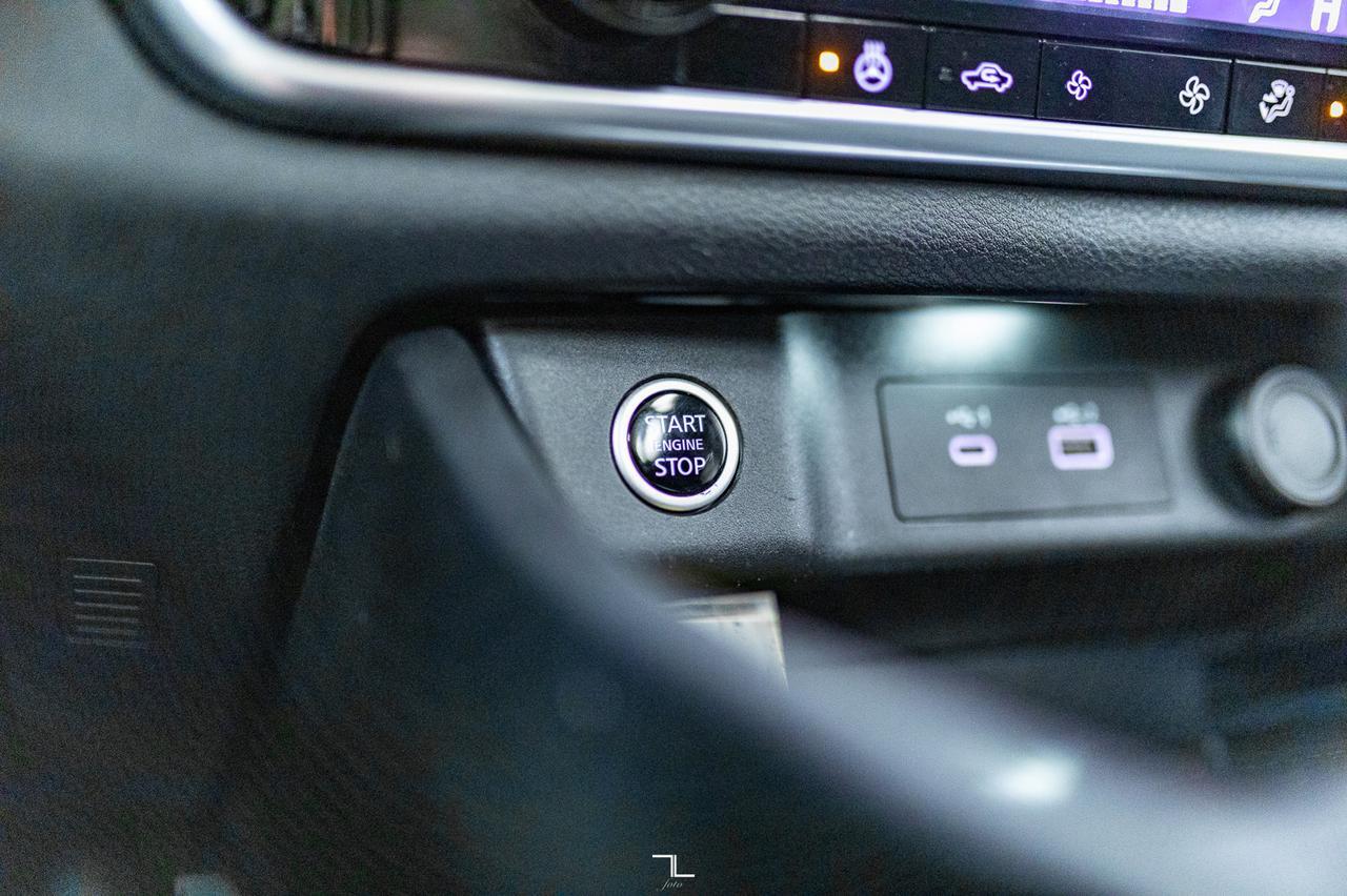 2021 Nissan Rogue AWD SV Leather Roof BCam Red Deer AB