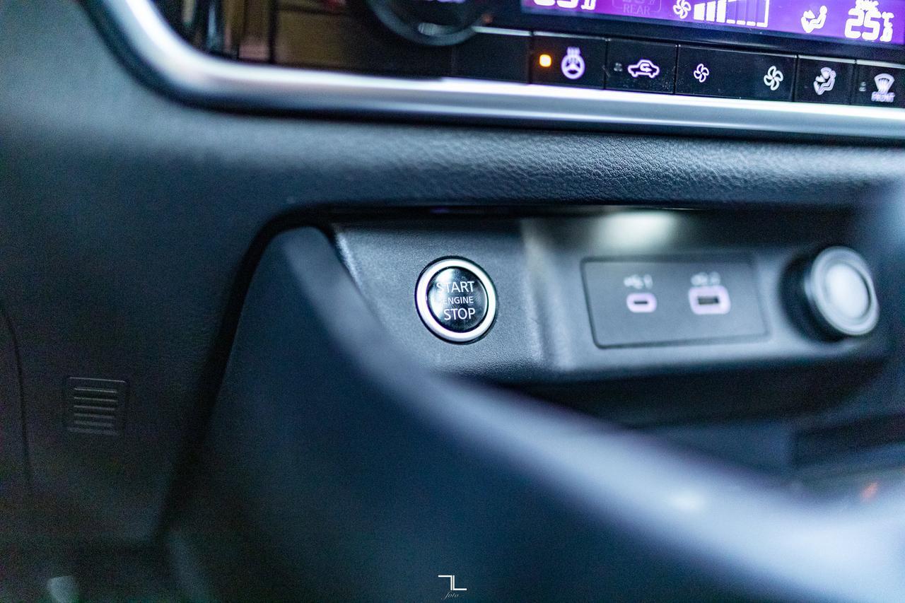 2021 Nissan Rogue AWD SV Leather Roof BCam Red Deer AB