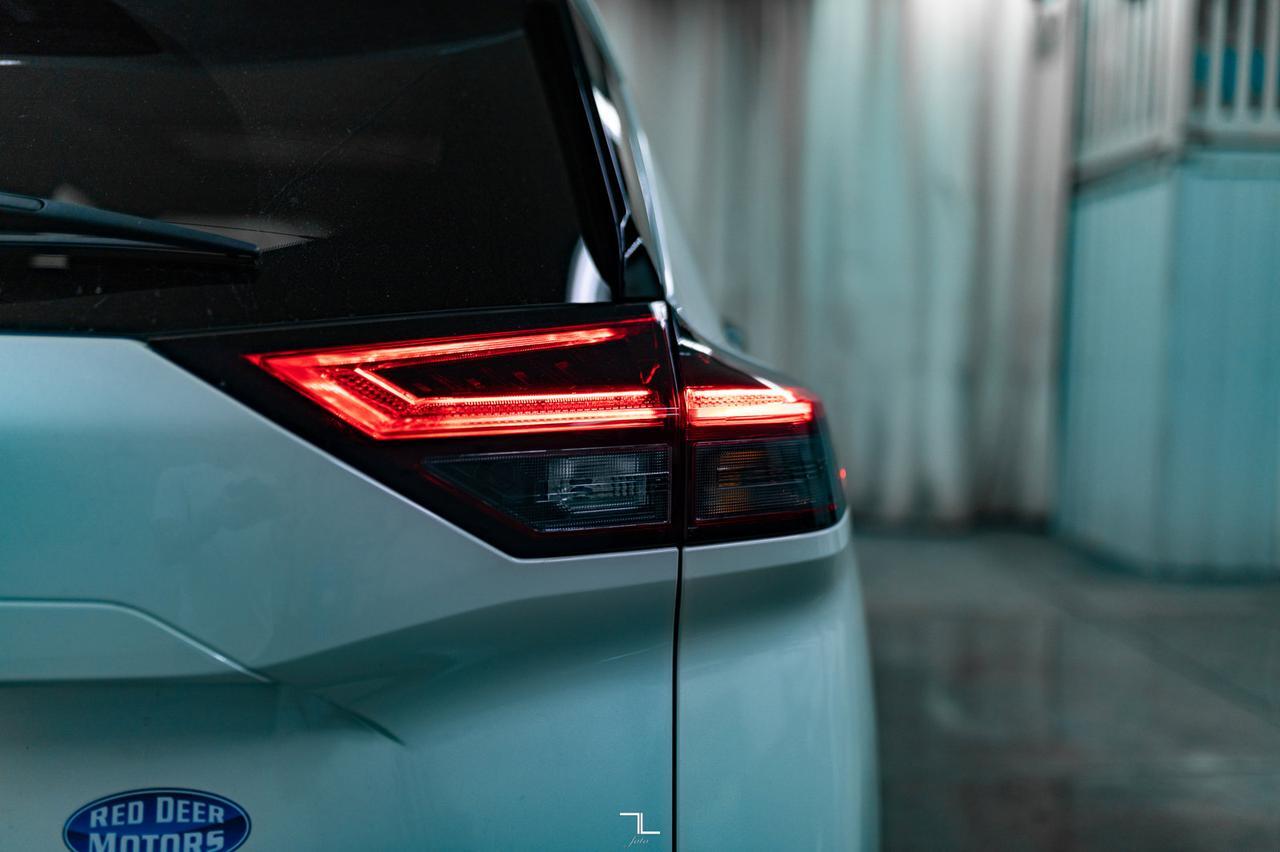 2021 Nissan Rogue AWD SV Roof BCam Red Deer AB