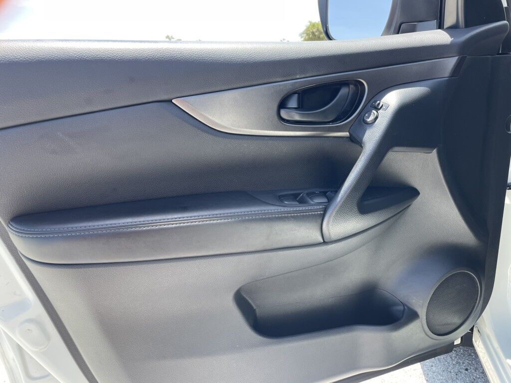 2021 Nissan Rogue SPORT S~APPLE CAR PLAY~7 TOUCH SCREEN~FORWARD COLLISION WARNING~POWER WINDOWS/MIRRORS~ONLINE FINANCE AND SHIPPING AVAILABLE!!! Sarasota FL