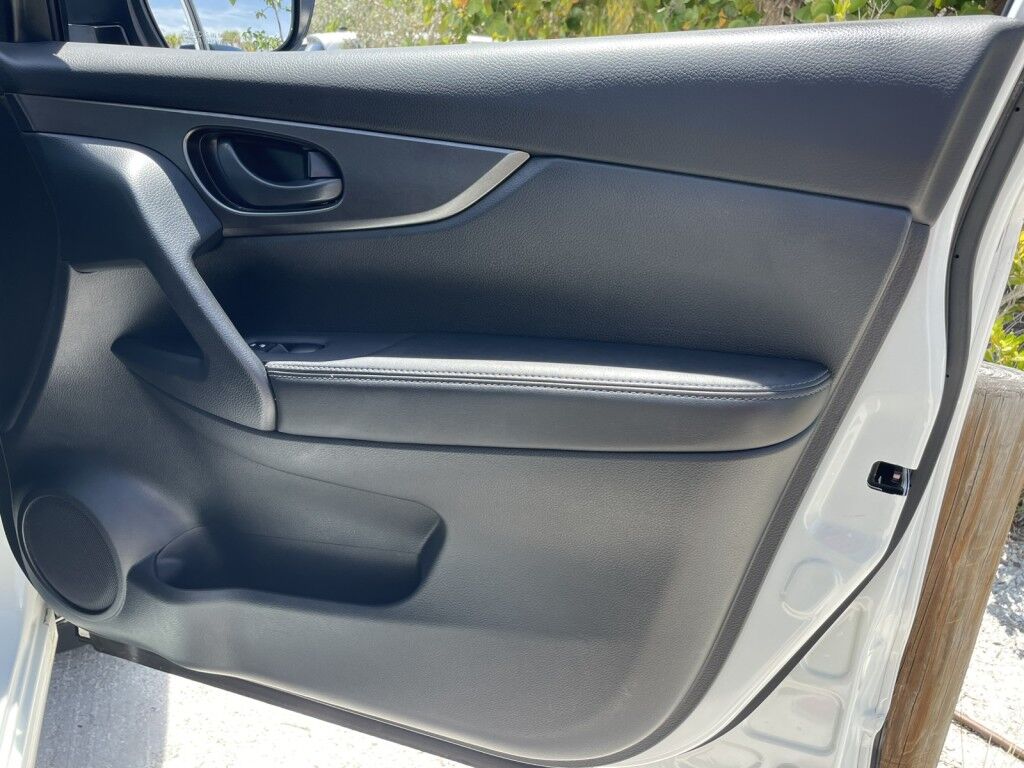 2021 Nissan Rogue SPORT S~APPLE CAR PLAY~7 TOUCH SCREEN~FORWARD COLLISION WARNING~POWER WINDOWS/MIRRORS~ONLINE FINANCE AND SHIPPING AVAILABLE!!! Sarasota FL