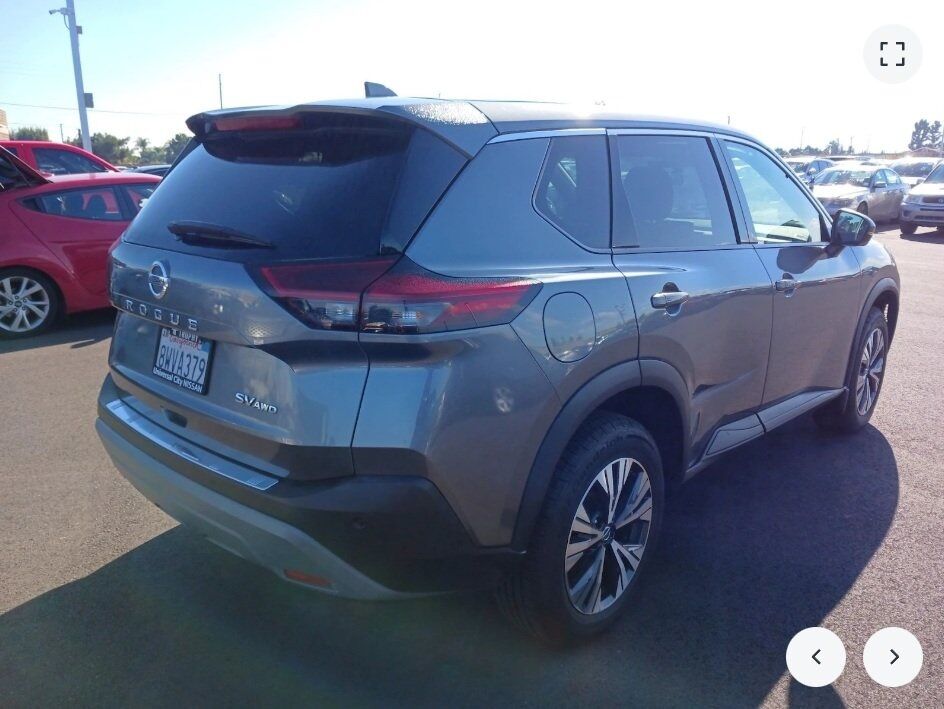 2021 Nissan Rogue SV photo 4