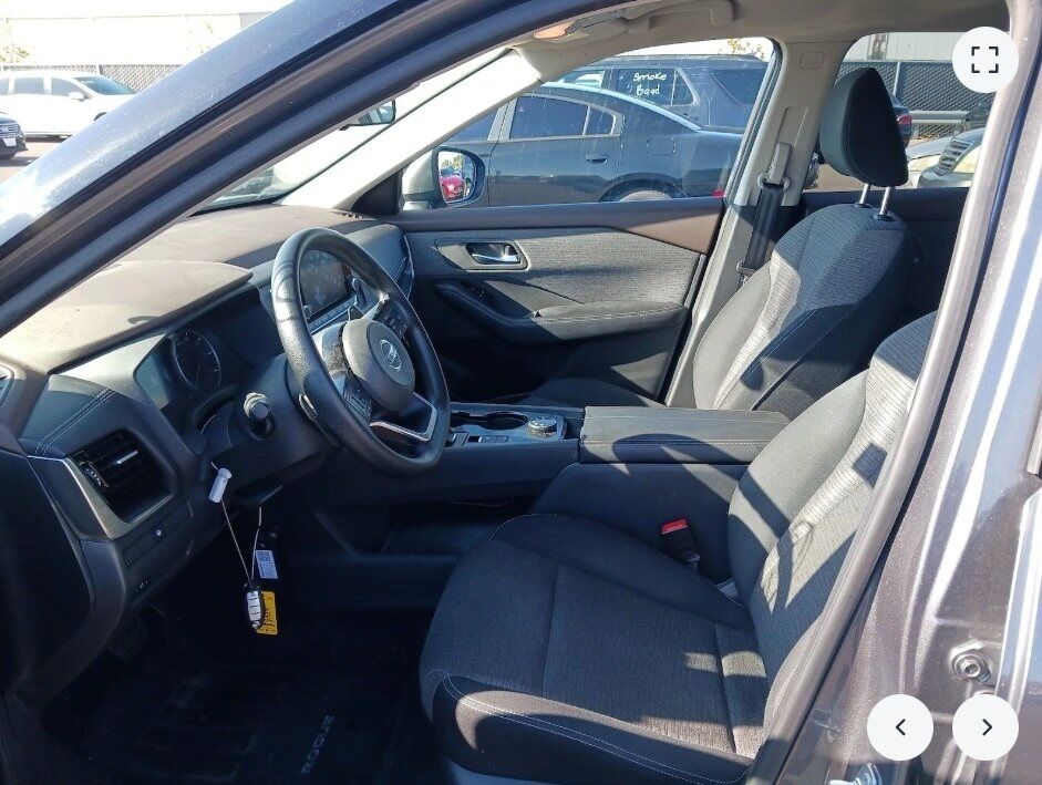 2021 Nissan Rogue SV photo 2