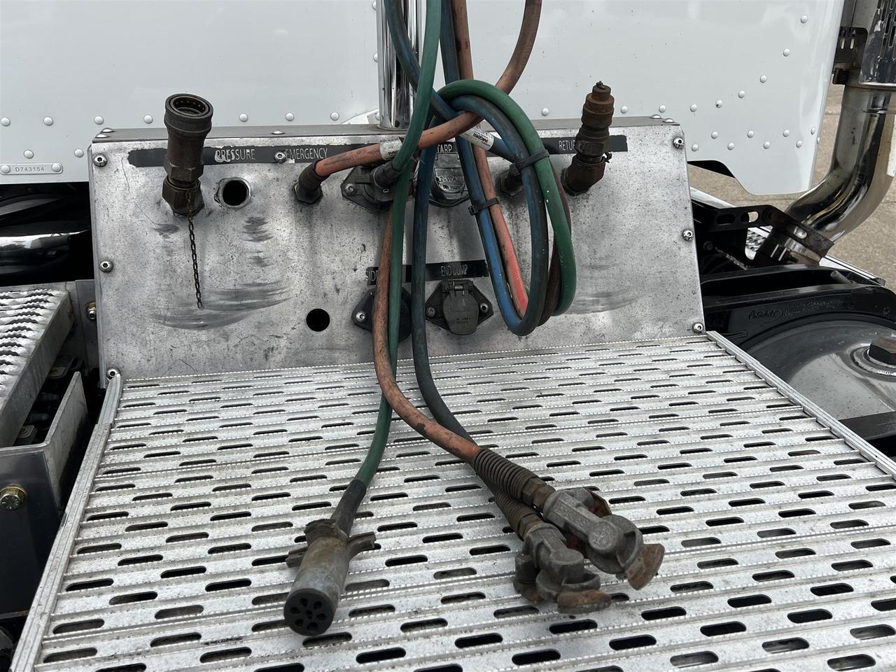 2021 Peterbilt 389 Eau Claire WI