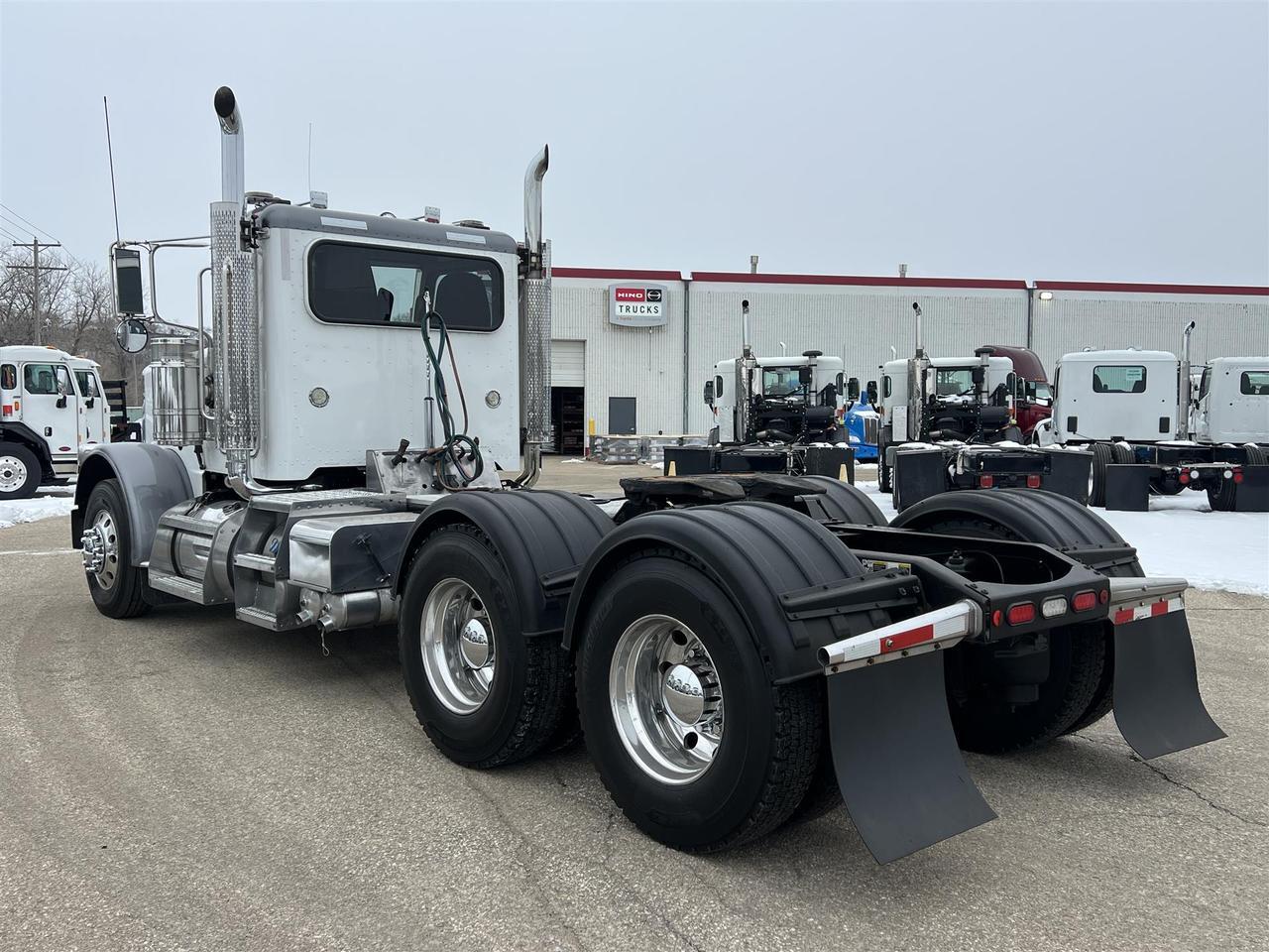 2021 Peterbilt 389