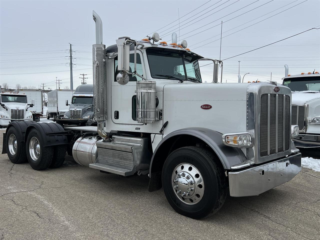 2021 Peterbilt 389 Rochester MN