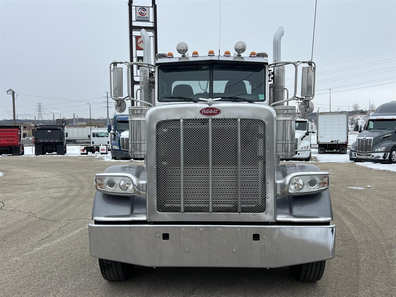 2021 Peterbilt 389 Rochester MN