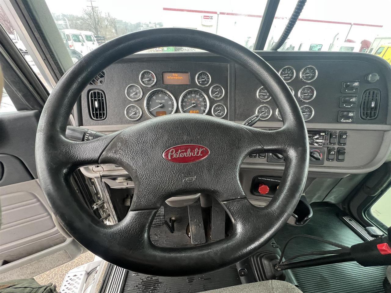 2021 Peterbilt 389 Rochester MN