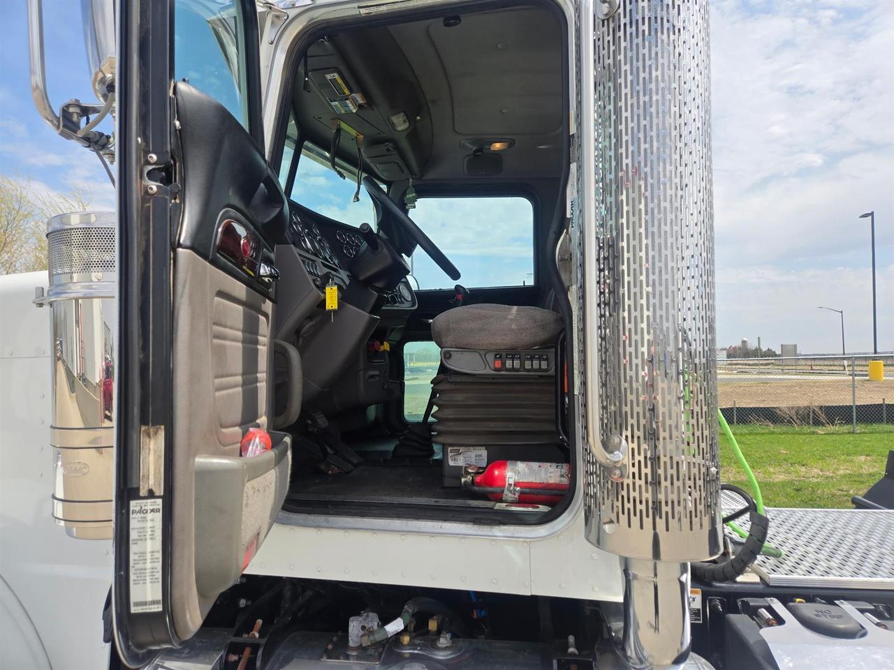 2021 Peterbilt 389 Rochester MN