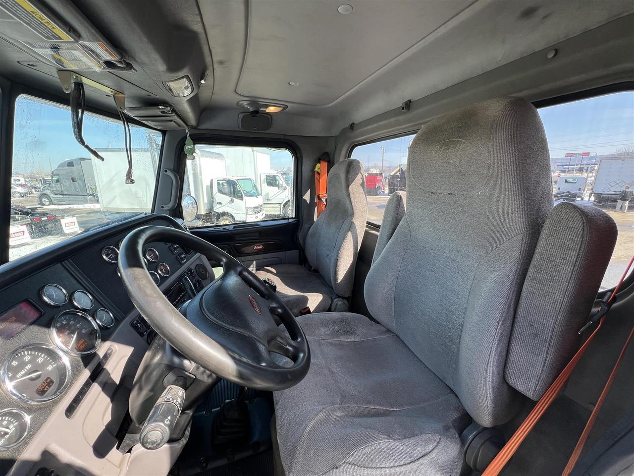 2021 Peterbilt 389 Rochester MN