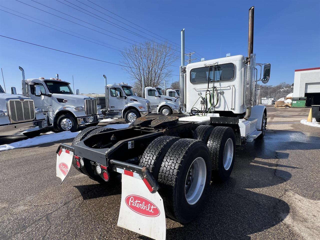 2021 Peterbilt 389 Rochester MN