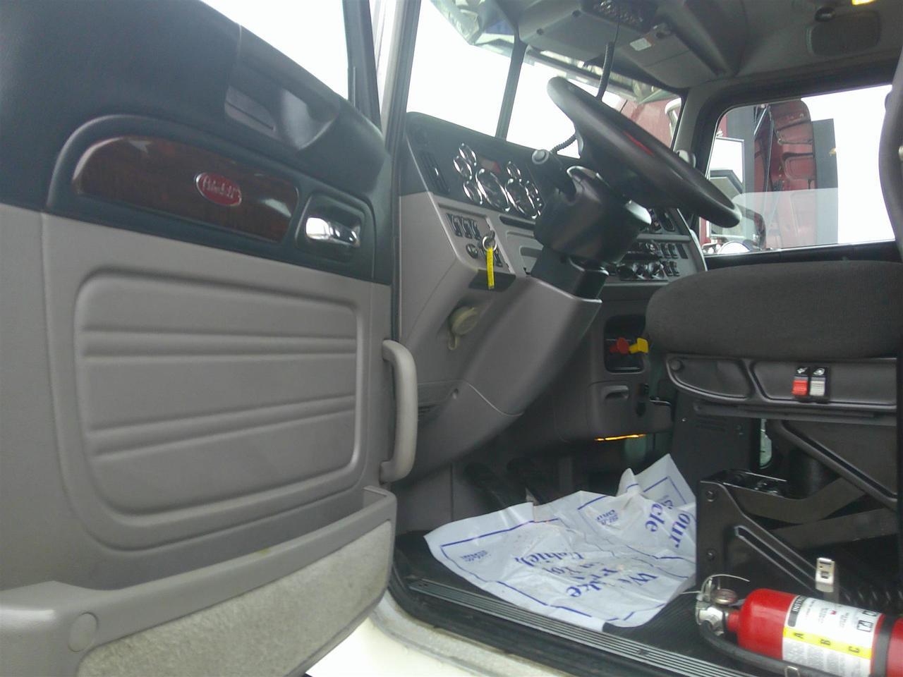 2021 Peterbilt 389 - image 9