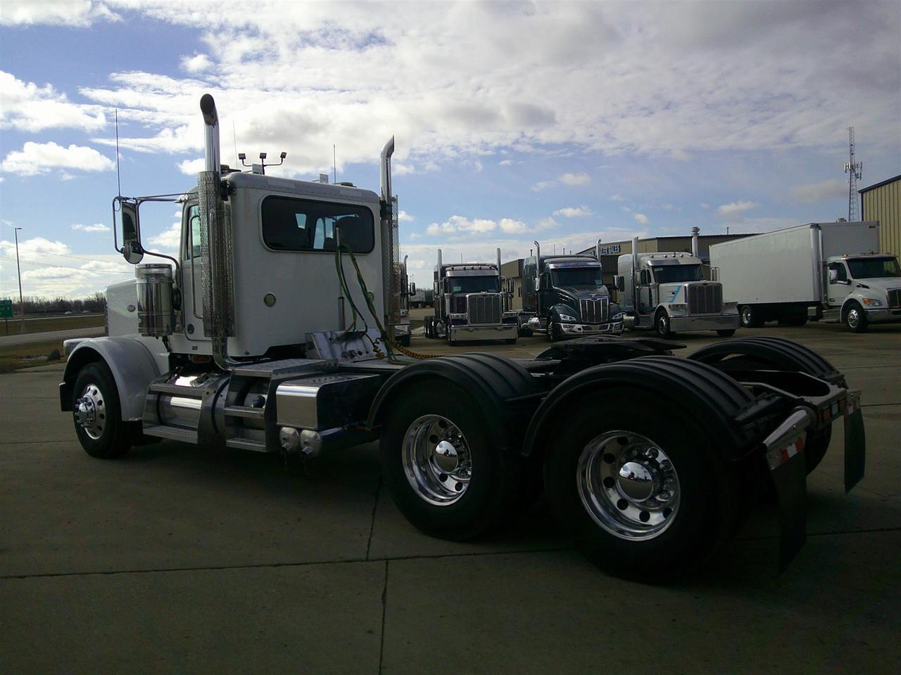 2021 Peterbilt 389 - image 5