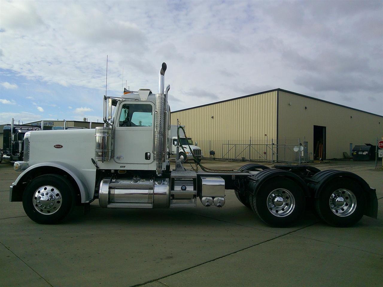 2021 Peterbilt 389 Non-Sleeper