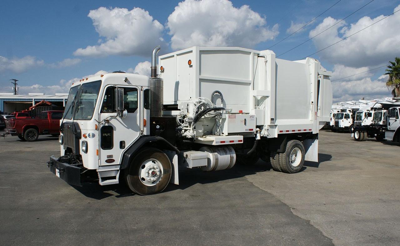 2021 Peterbilt 520 20 Yard GS-Products Side Loader Garbage Truck