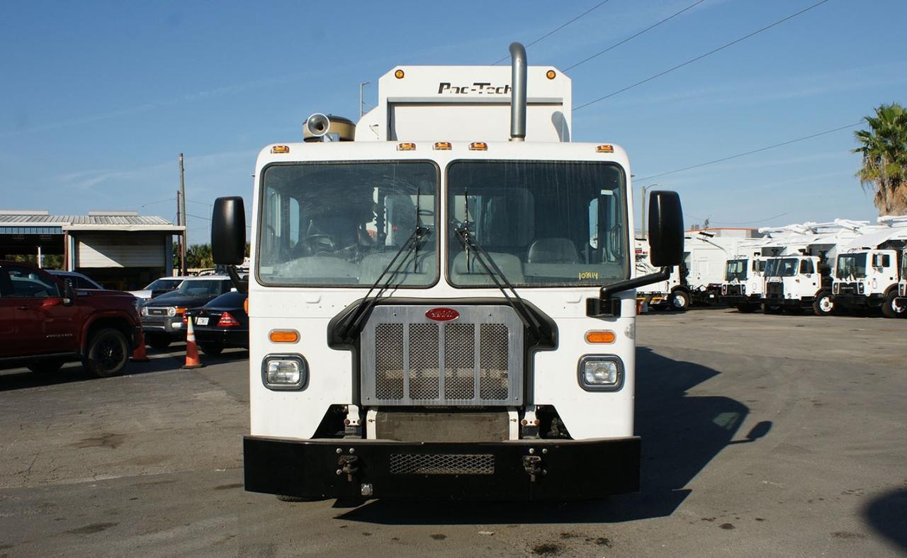 2021 Peterbilt 520 31 yard Pac Tech Side Loader Garbage Truck