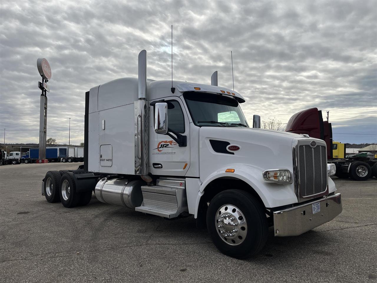 2021 Peterbilt 567