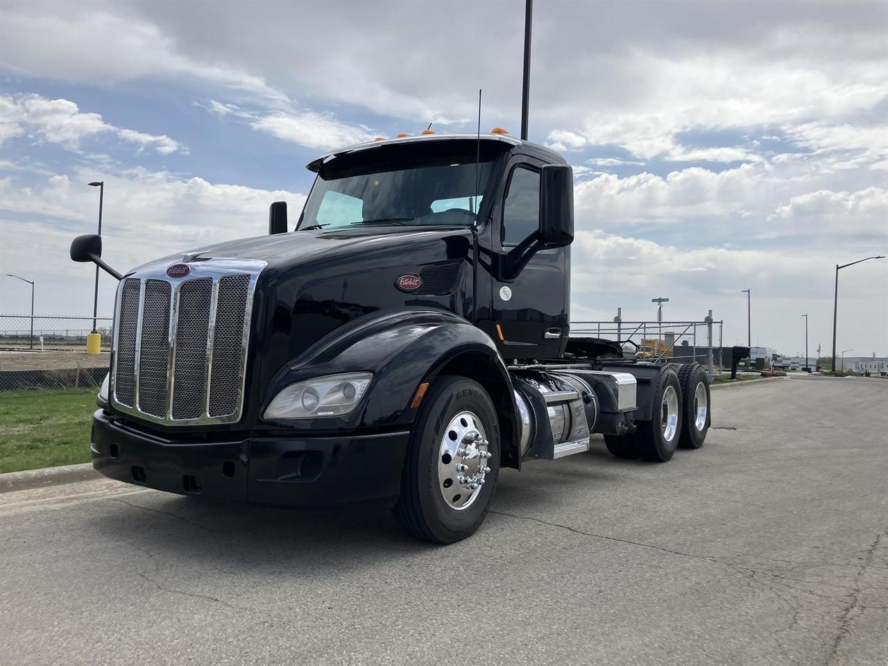 2021 Peterbilt 579 Non-Sleeper