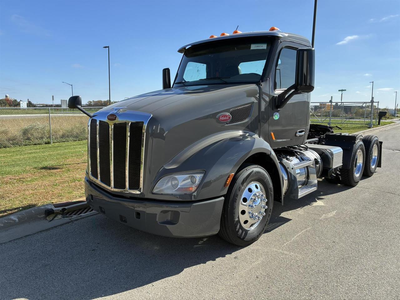 2021 Peterbilt 579 Non-Sleeper