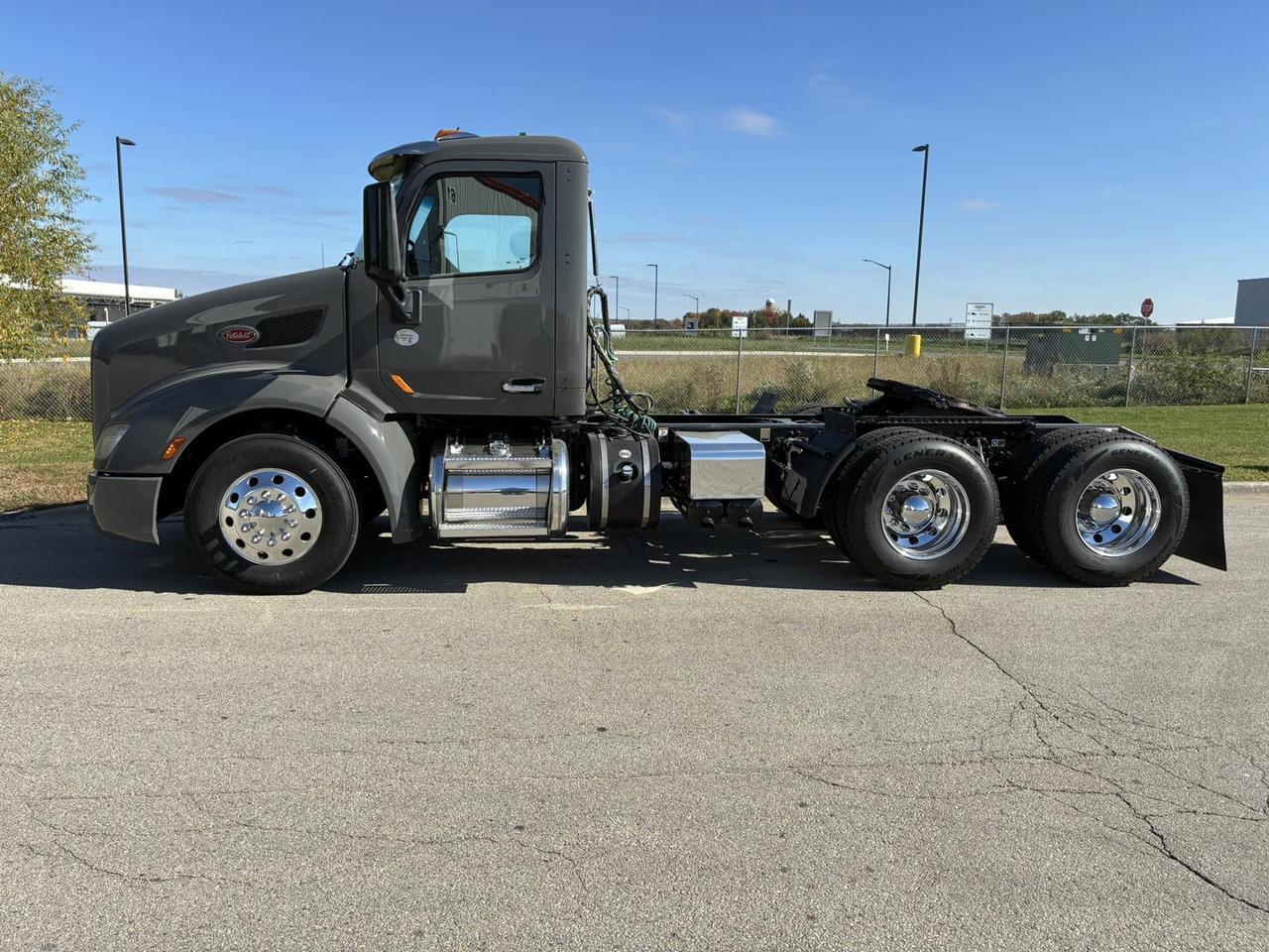 2021 Peterbilt 579 Non-Sleeper
