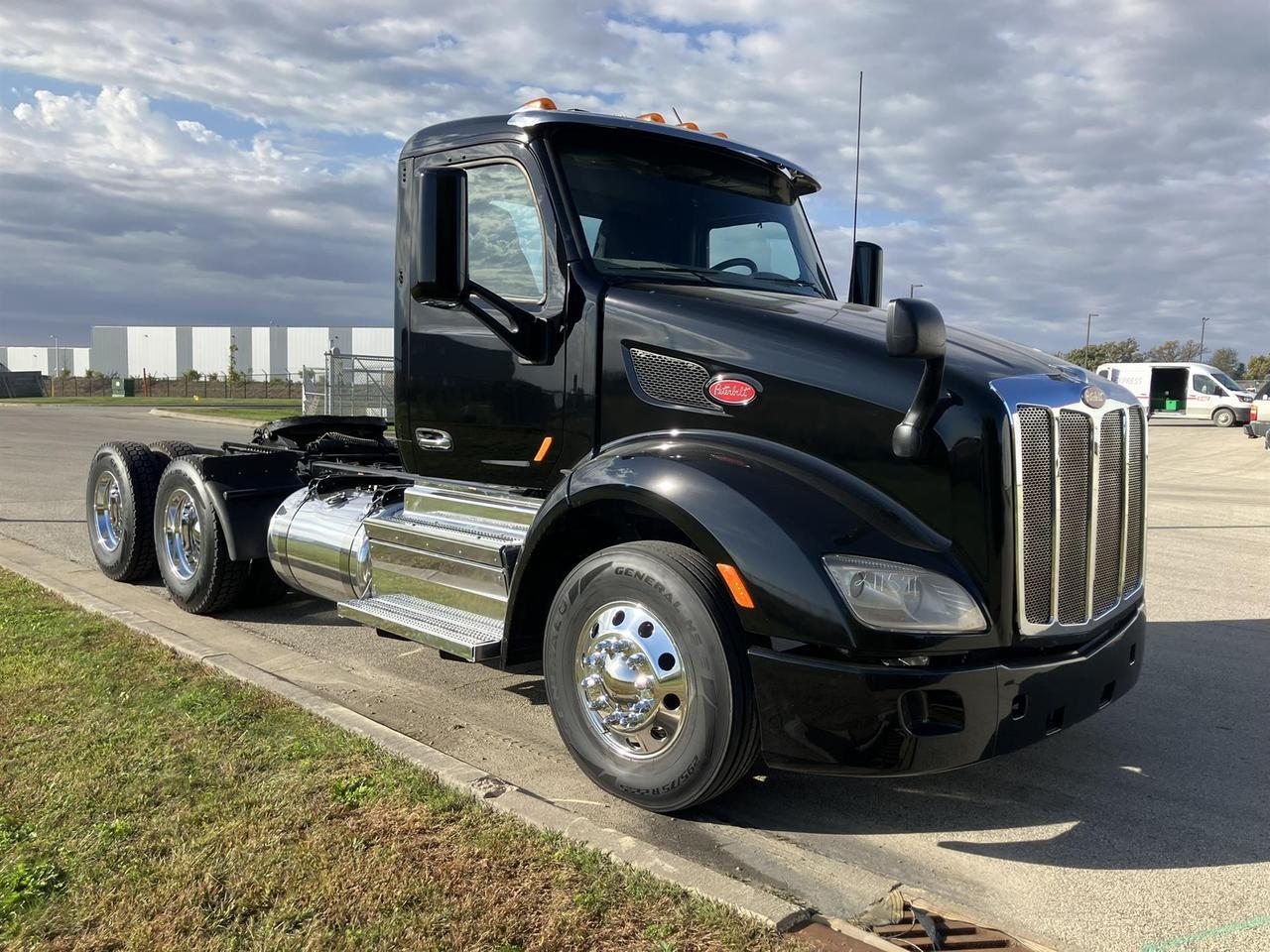 2021 Peterbilt 579 Non-Sleeper