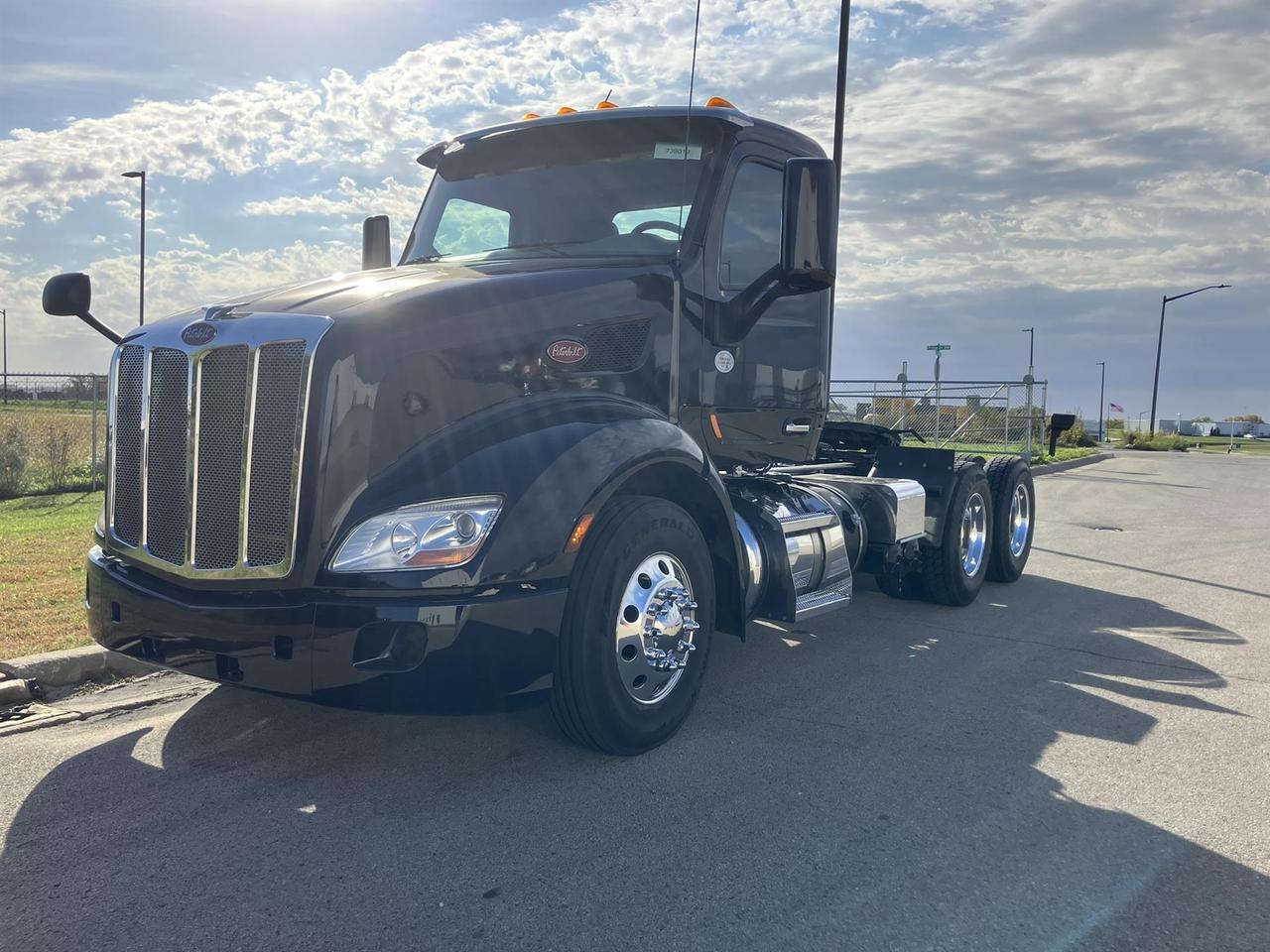 2021 Peterbilt 579 Non-Sleeper