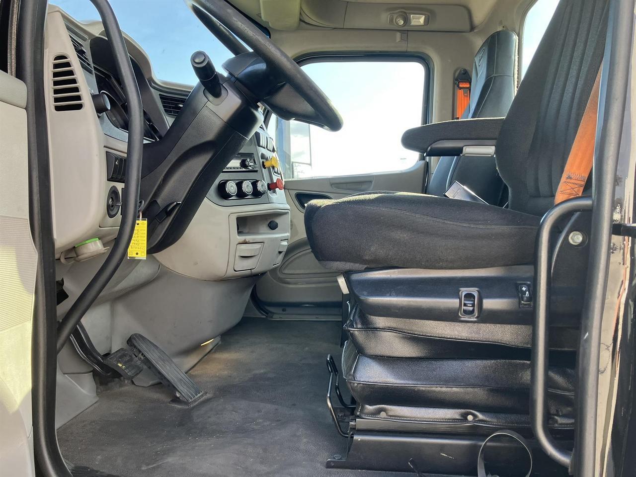 2021 Peterbilt 579 Rochester MN