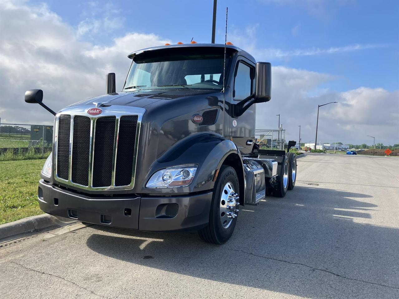 2021 Peterbilt 579 Non-Sleeper