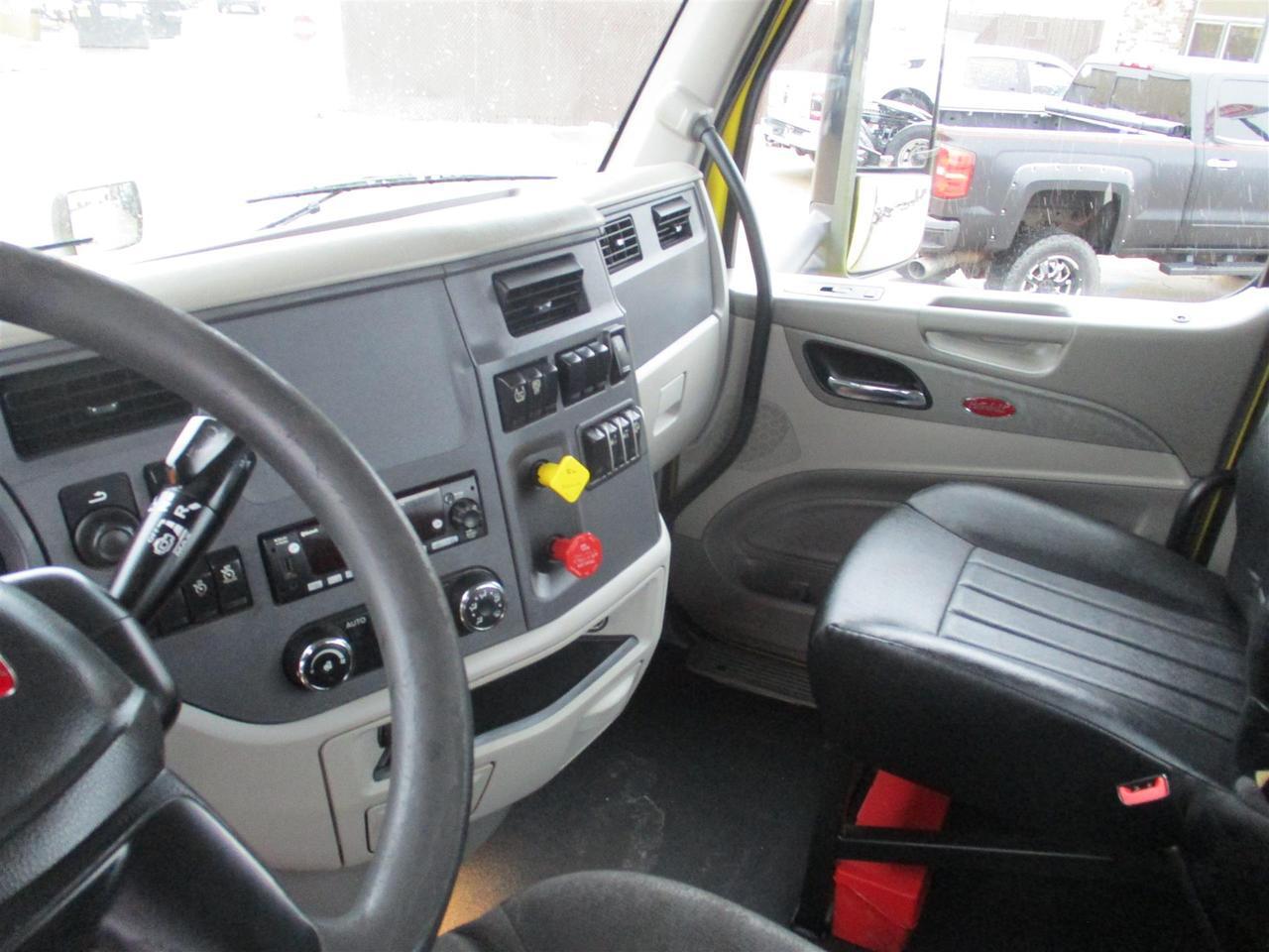 2021 Peterbilt 579 Fargo ND