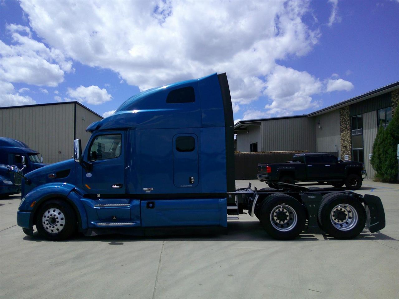 2021 Peterbilt 579 Fargo ND