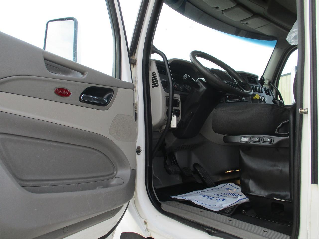 2021 Peterbilt 579 Fargo ND