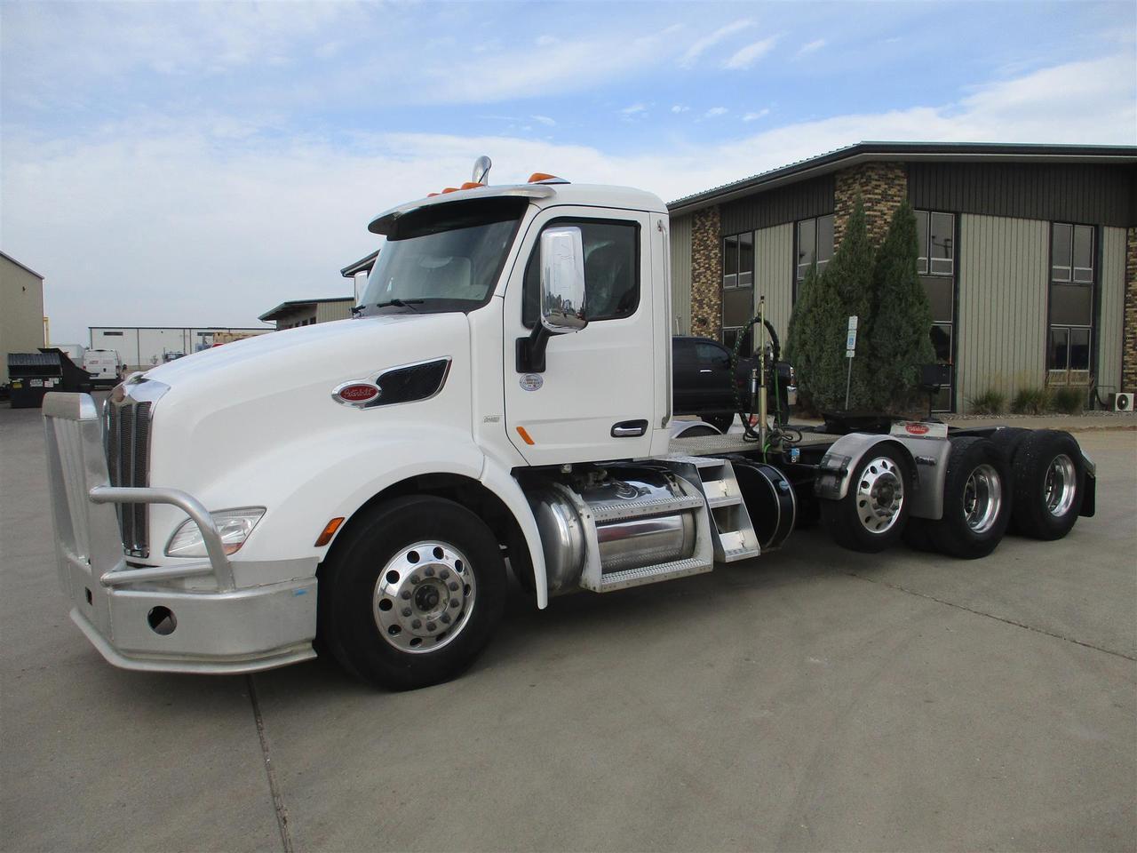 2021 Peterbilt 579 Fargo ND